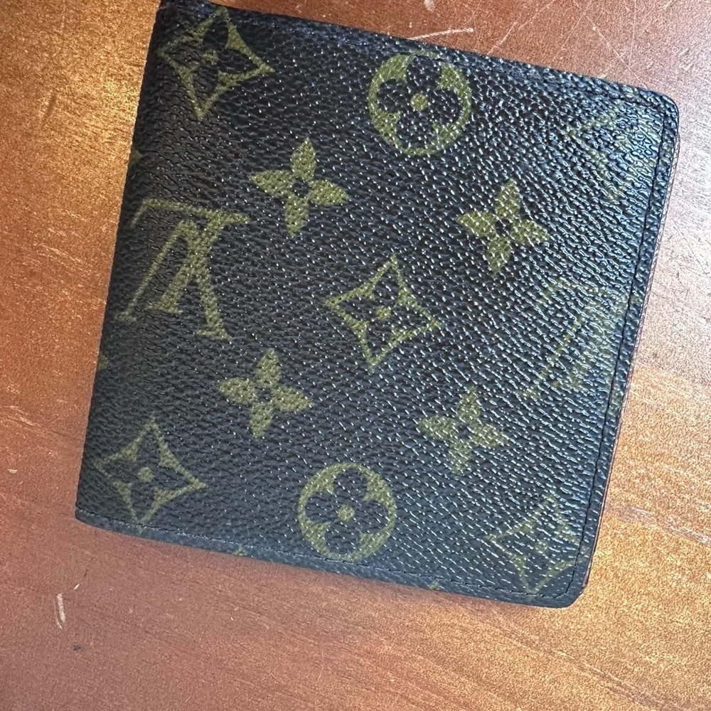 Louis Vuitton Monogram Portefeuille
Marco Bifold Wallet - Picture 2 of 12